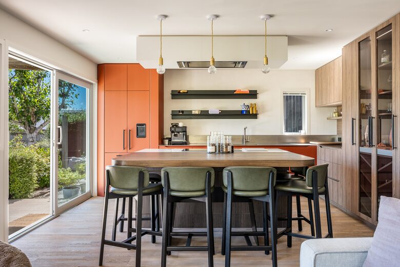 Family-Focused Wānaka Retreat with Hot Tub and Mountain Outlooks - Wānaka, New Zealand