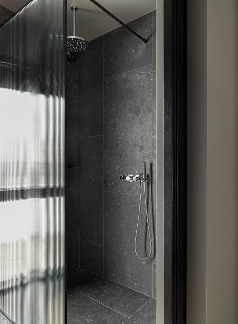 A Sophisticated Coastal Sanctuary with Panoramic Sea Vistas - Akureyri, Iceland