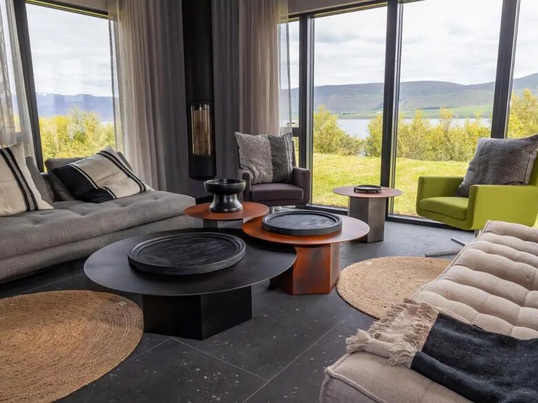 A Sophisticated Coastal Sanctuary with Panoramic Sea Vistas - Akureyri, Iceland