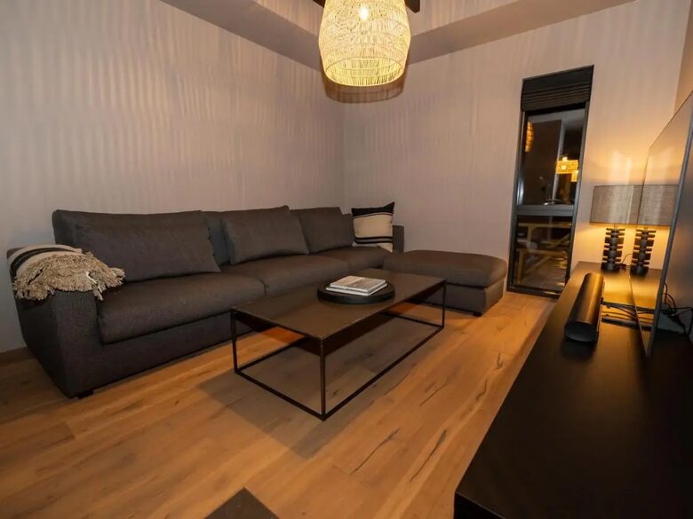 A Sophisticated Coastal Sanctuary with Panoramic Sea Vistas - Akureyri, Iceland