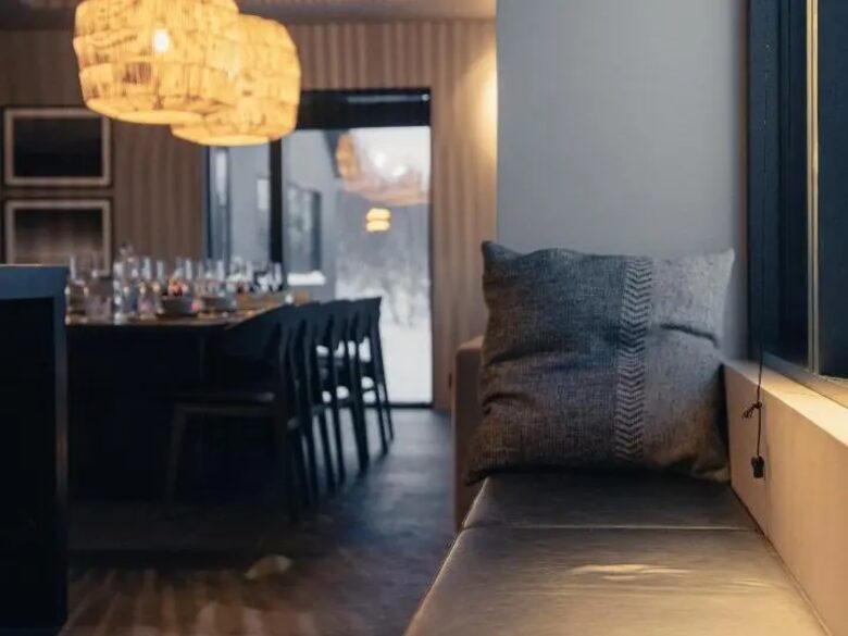 A Sophisticated Coastal Sanctuary with Panoramic Sea Vistas - Akureyri, Iceland