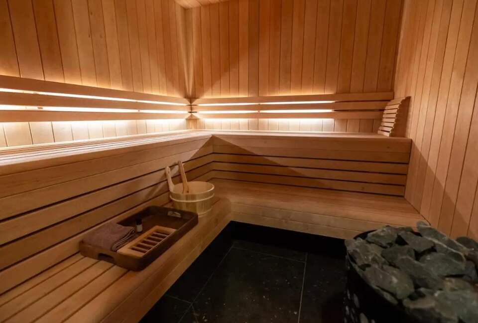 A Sophisticated Coastal Sanctuary with Panoramic Sea Vistas - Akureyri, Iceland