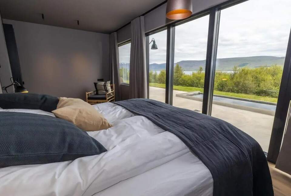 A Sophisticated Coastal Sanctuary with Panoramic Sea Vistas - Akureyri, Iceland