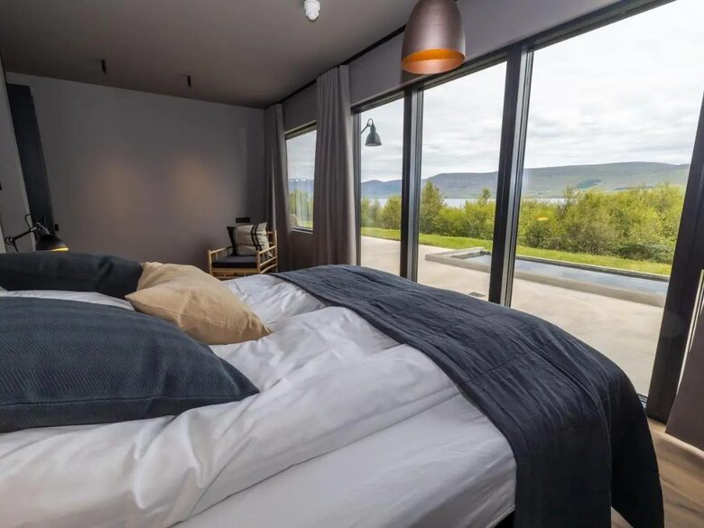 A Sophisticated Coastal Sanctuary with Panoramic Sea Vistas - Akureyri, Iceland
