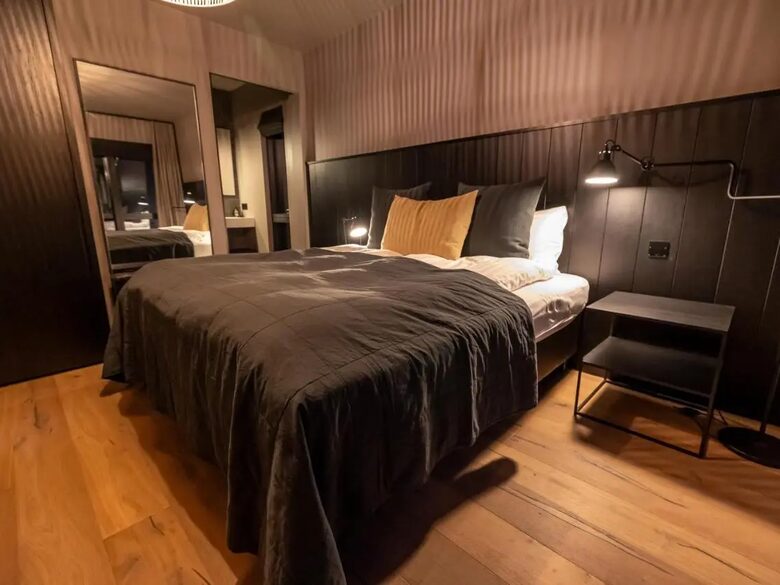 A Sophisticated Coastal Sanctuary with Panoramic Sea Vistas - Akureyri, Iceland