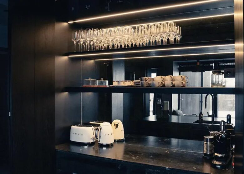 A Sophisticated Coastal Sanctuary with Panoramic Sea Vistas - Akureyri, Iceland