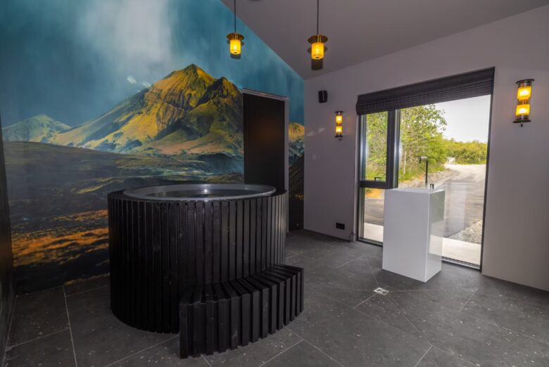 A Sophisticated Coastal Sanctuary with Panoramic Sea Vistas - Akureyri, Iceland