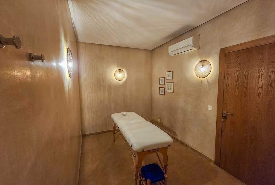 A Sophisticated Six-Bedroom Villa in Amelkis Golf Residence - Marrakesh, Morocco