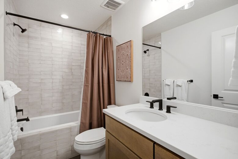 Mountain Basecamp with Sauna & Jacuzzi - Heber City, Utah