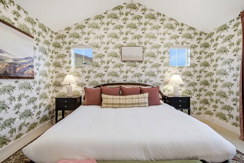 Mountain Basecamp with Sauna & Jacuzzi - Heber City, Utah