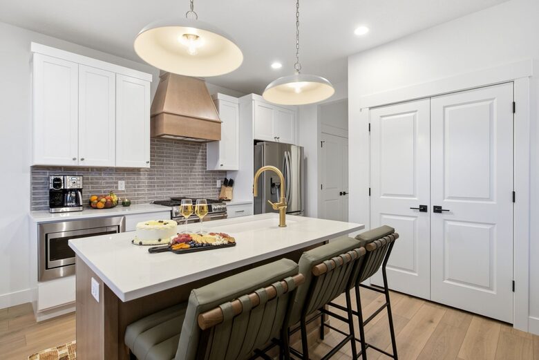 Mountain Basecamp with Sauna & Jacuzzi - Heber City, Utah