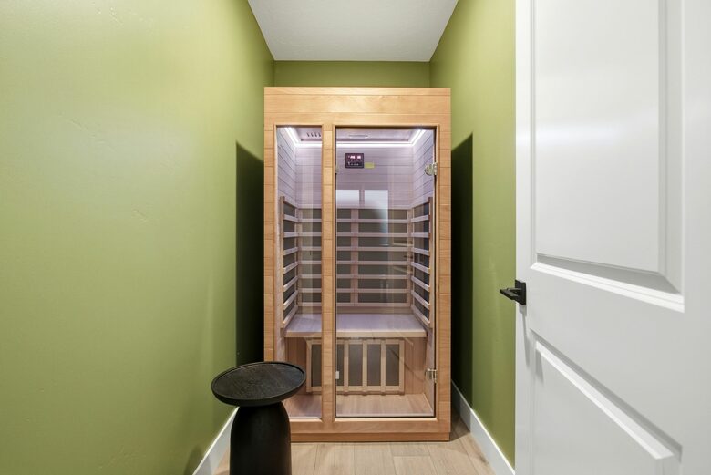 Mountain Basecamp with Sauna & Jacuzzi - Heber City, Utah