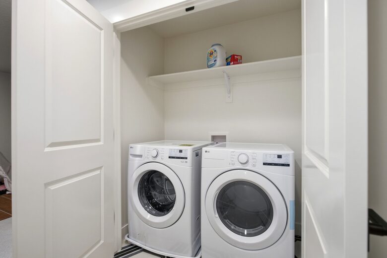 Mountain Basecamp with Sauna & Jacuzzi - Heber City, Utah