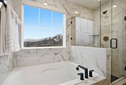 Mountain Basecamp with Sauna & Jacuzzi - Heber City, Utah