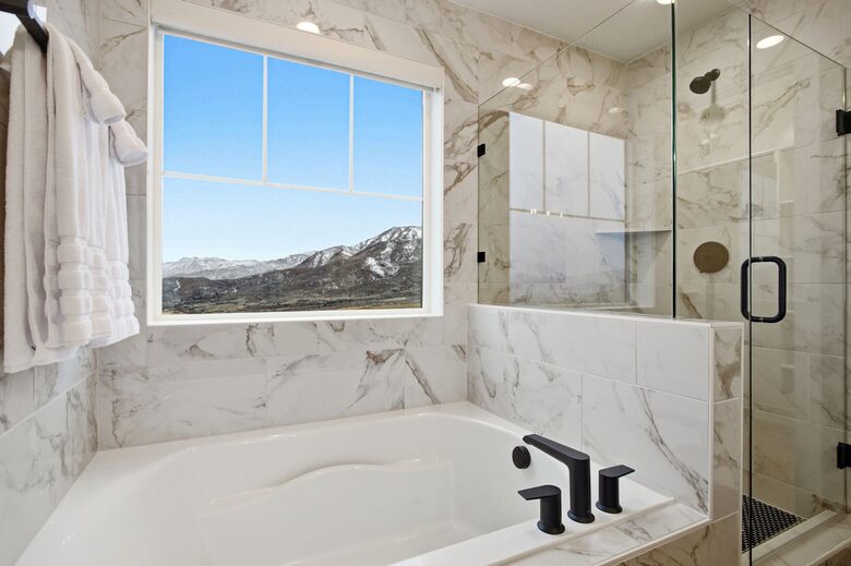 Mountain Basecamp with Sauna & Jacuzzi - Heber City, Utah