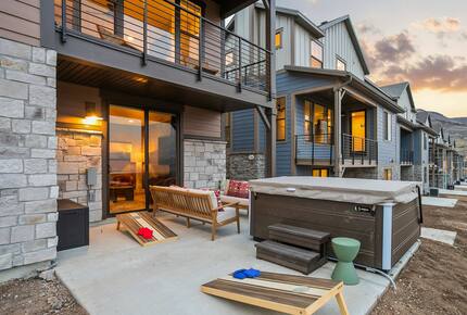 Mountain Basecamp with Sauna & Jacuzzi - Heber City, Utah