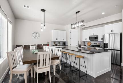 Five-Bedroom Home with Courtyard Pool Near Sand Hollow Reservoir - Hurricane, Utah