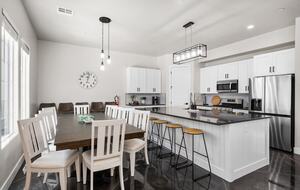 Five-Bedroom Home with Courtyard Pool Near Sand Hollow Reservoir - Hurricane, Utah