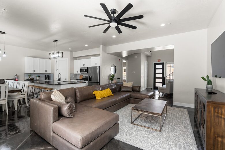 Five-Bedroom Home with Courtyard Pool Near Sand Hollow Reservoir - Hurricane, Utah