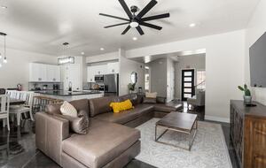 Five-Bedroom Home with Courtyard Pool Near Sand Hollow Reservoir - Hurricane, Utah