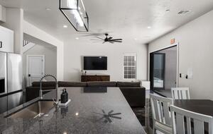 Five-Bedroom Home with Courtyard Pool Near Sand Hollow Reservoir - Hurricane, Utah