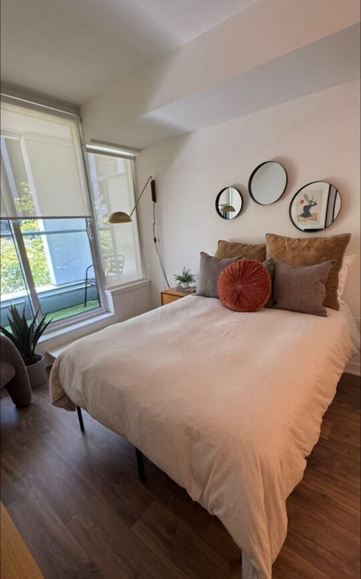 Downtown Toronto Studio with Balcony - Toronto, Canada