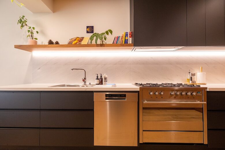 Designer Parkside Retreat Minutes from Melbourne’s City Core - Kensington, Australia