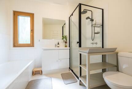 Designer Parkside Retreat Minutes from Melbourne’s City Core - Kensington, Australia