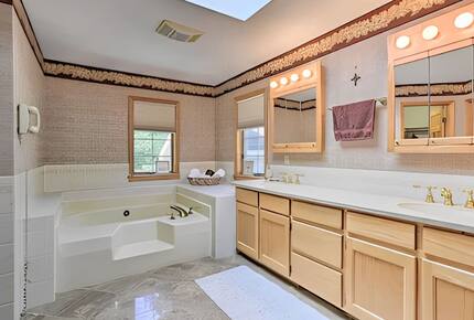 Catskills River View Retreat with Pool & Hot Tub - Hancock, New York