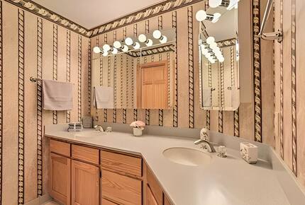 Catskills River View Retreat with Pool & Hot Tub - Hancock, New York