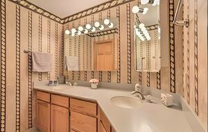 Catskills River View Retreat with Pool & Hot Tub - Hancock, New York