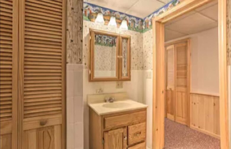 Catskills River View Retreat with Pool & Hot Tub - Hancock, New York