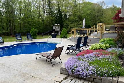 Catskills River View Retreat with Pool & Hot Tub - Hancock, New York