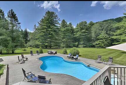 Catskills River View Retreat with Pool & Hot Tub - Hancock, New York