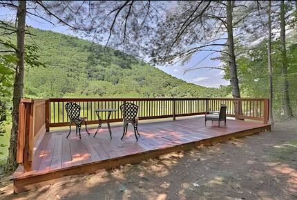 Catskills River View Retreat with Pool & Hot Tub - Hancock, New York