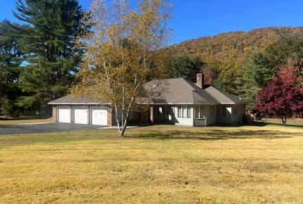 Catskills River View Retreat with Pool & Hot Tub - Hancock, New York