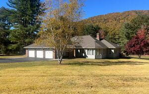 Catskills River View Retreat with Pool & Hot Tub - Hancock, New York