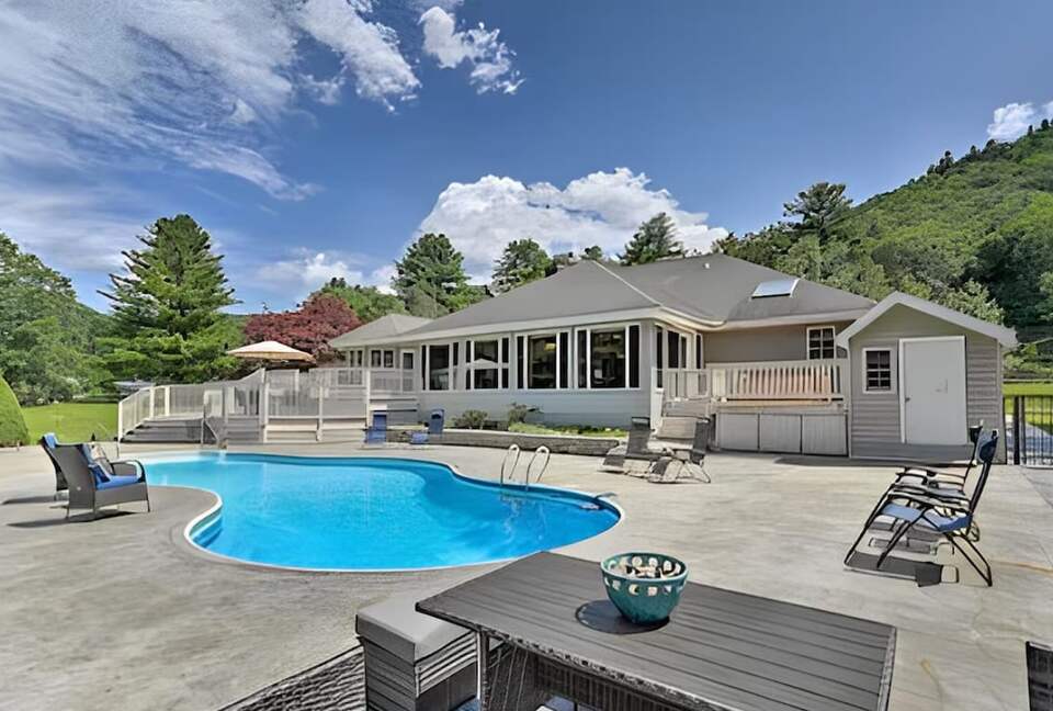 Catskills River View Retreat with Pool & Hot Tub - Hancock, New York