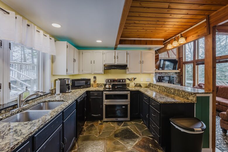 Snowshoe Mountain View Lodge - Snowshoe, West Virginia