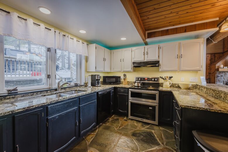 Snowshoe Mountain View Lodge - Snowshoe, West Virginia