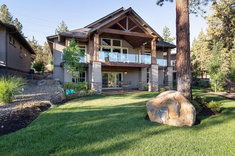 Modern Riverfront Retreat Overlooking the Deschutes - Bend, Oregon
