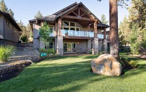 Modern Riverfront Retreat Overlooking the Deschutes - Bend, Oregon