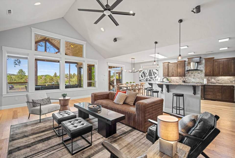 Modern Riverfront Retreat Overlooking the Deschutes - Bend, Oregon