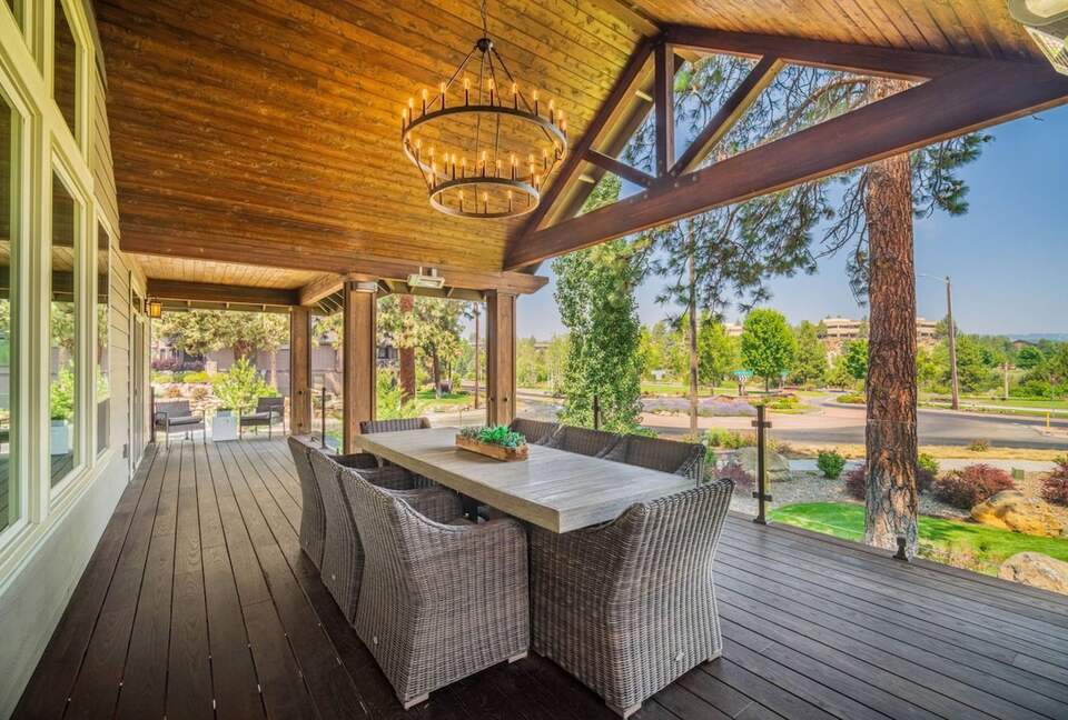 Modern Riverfront Retreat Overlooking the Deschutes - Bend, Oregon