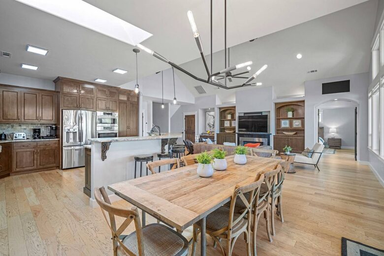 Modern Riverfront Retreat Overlooking the Deschutes - Bend, Oregon