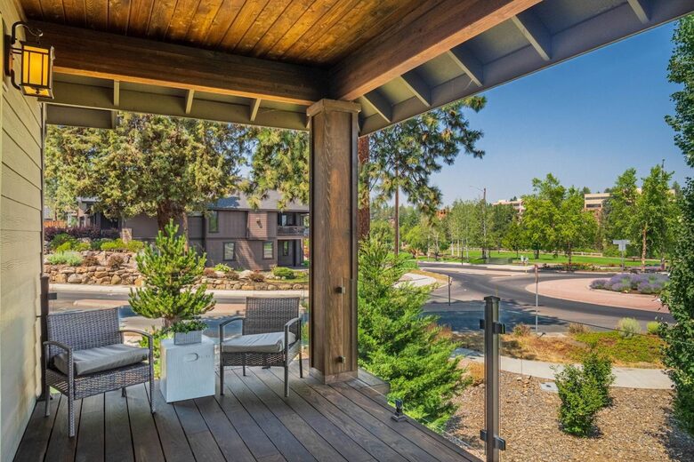 Modern Riverfront Retreat Overlooking the Deschutes - Bend, Oregon