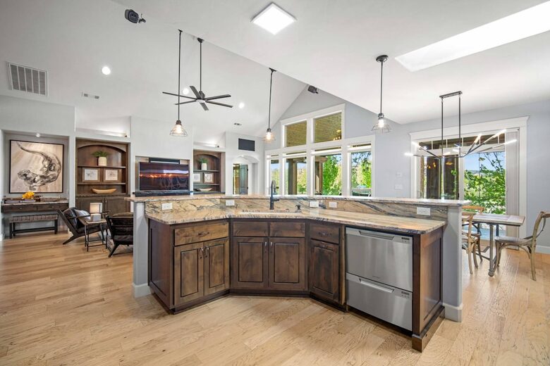 Modern Riverfront Retreat Overlooking the Deschutes - Bend, Oregon