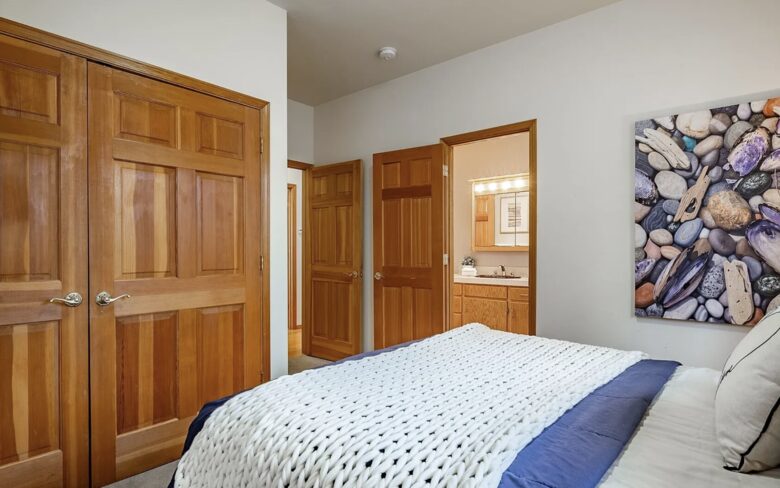 Waterfront Bluff Home with Expansive Bay Outlooks - Blaine, Washington