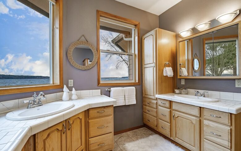 Waterfront Bluff Home with Expansive Bay Outlooks - Blaine, Washington