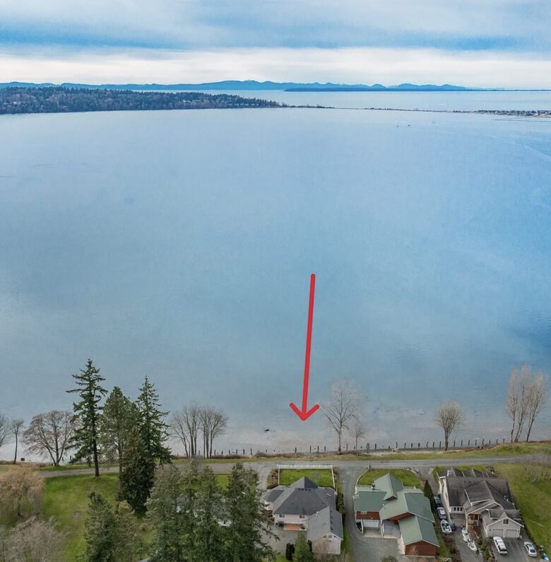 Waterfront Bluff Home with Expansive Bay Outlooks - Blaine, Washington